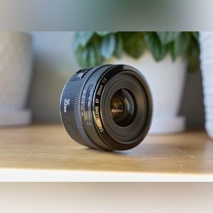 Canon EF 35mm f/2 Wide Angle Prime Lens